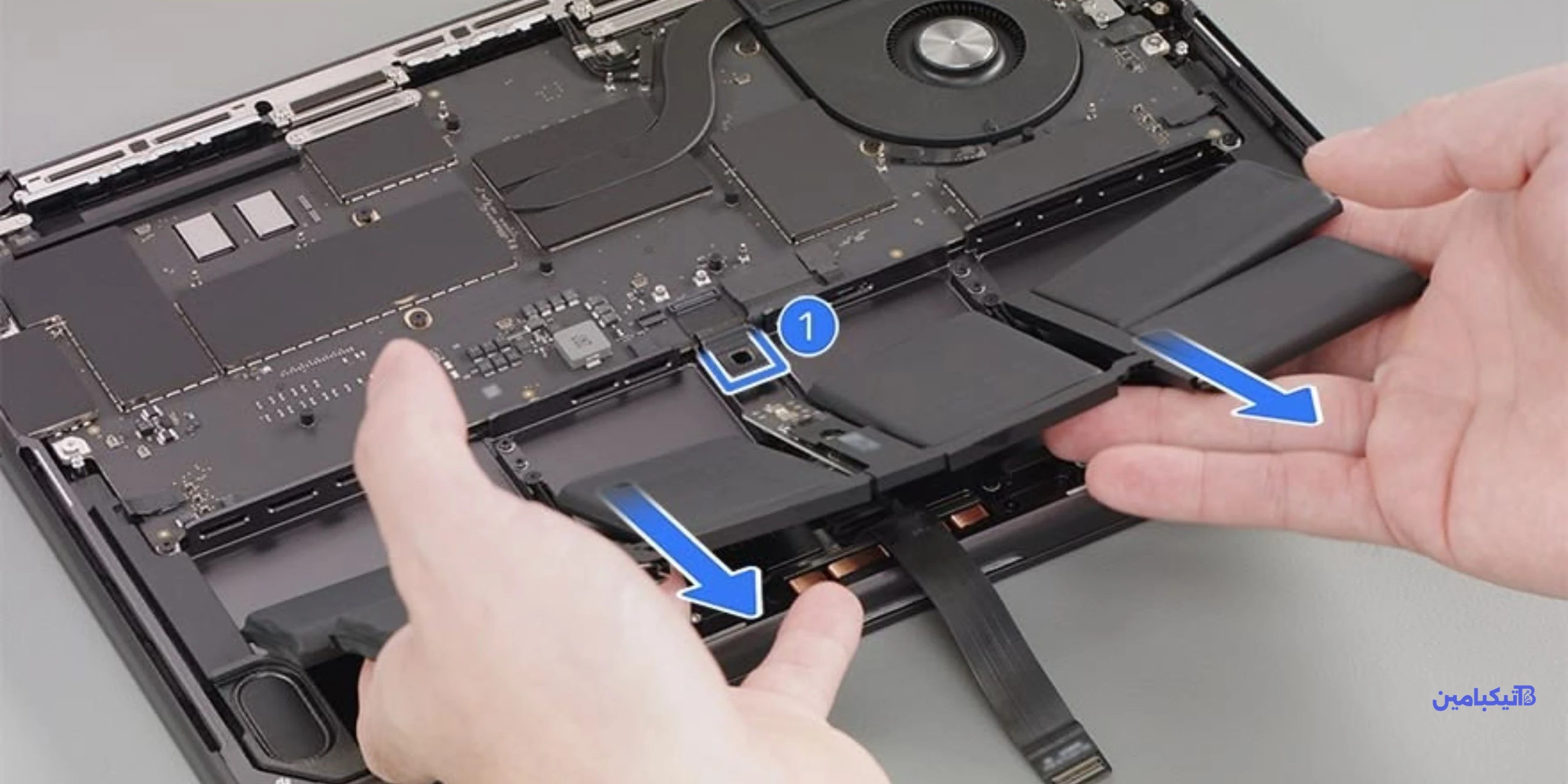 أبل تسهل استبدال بطارية MacBook Pro M5