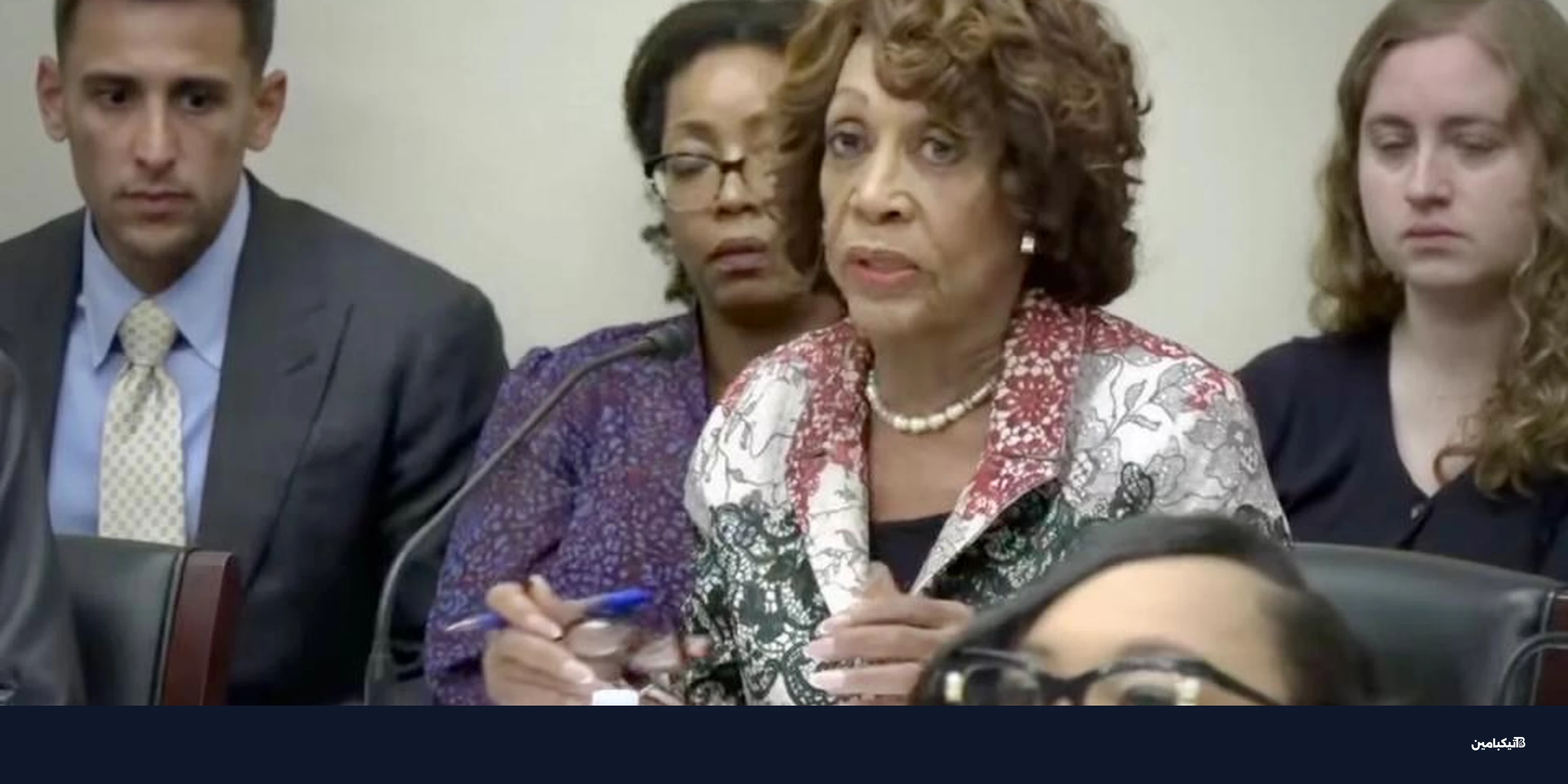 ووترز تهاجم رئيس SEC بشأن العملات الرقمية