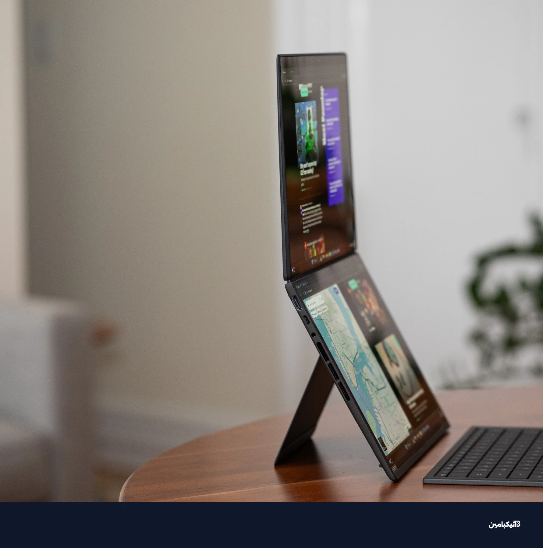 صورة تظهر لابتوب أسوس زين بوك دو بشاشتين مفتوحتين