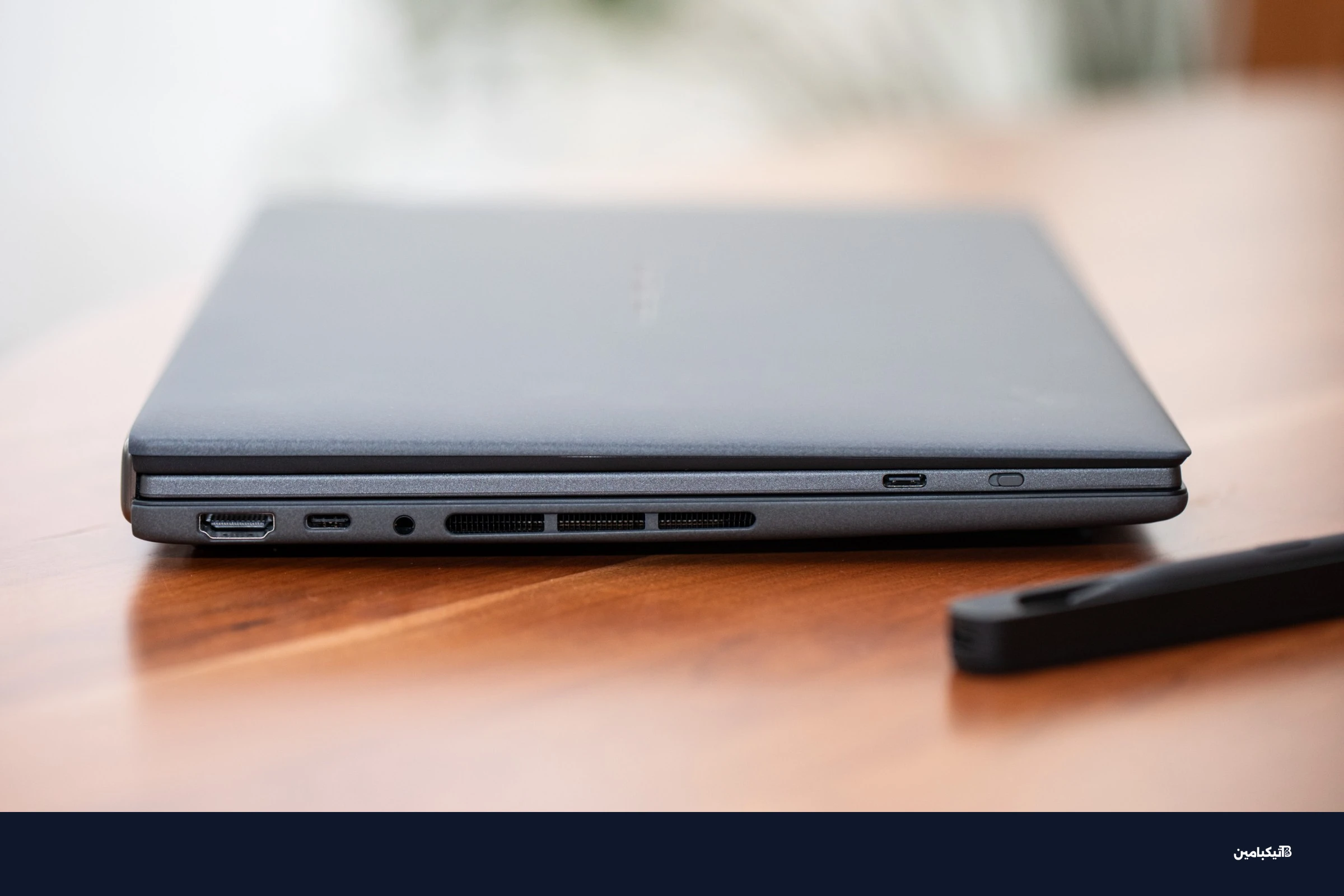 منفذ USB-C في لوحة المفاتيح للشحن المنفصل