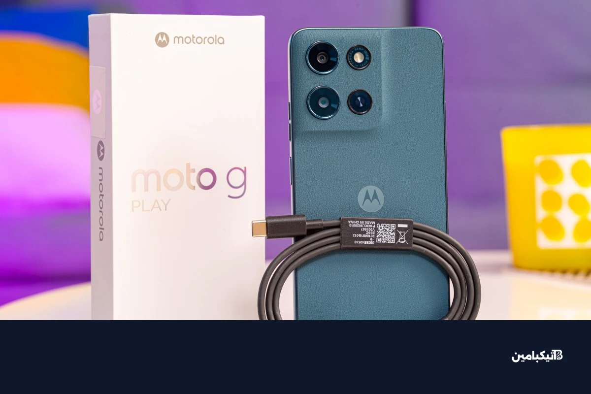 محتويات علبة موتورولا موتو جي بلاي 2026 والكابل المرفق