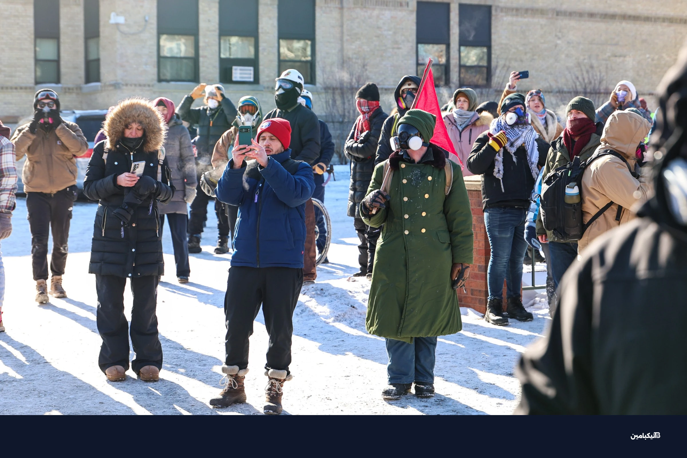 سيارات الشرطة تغلق الشارع