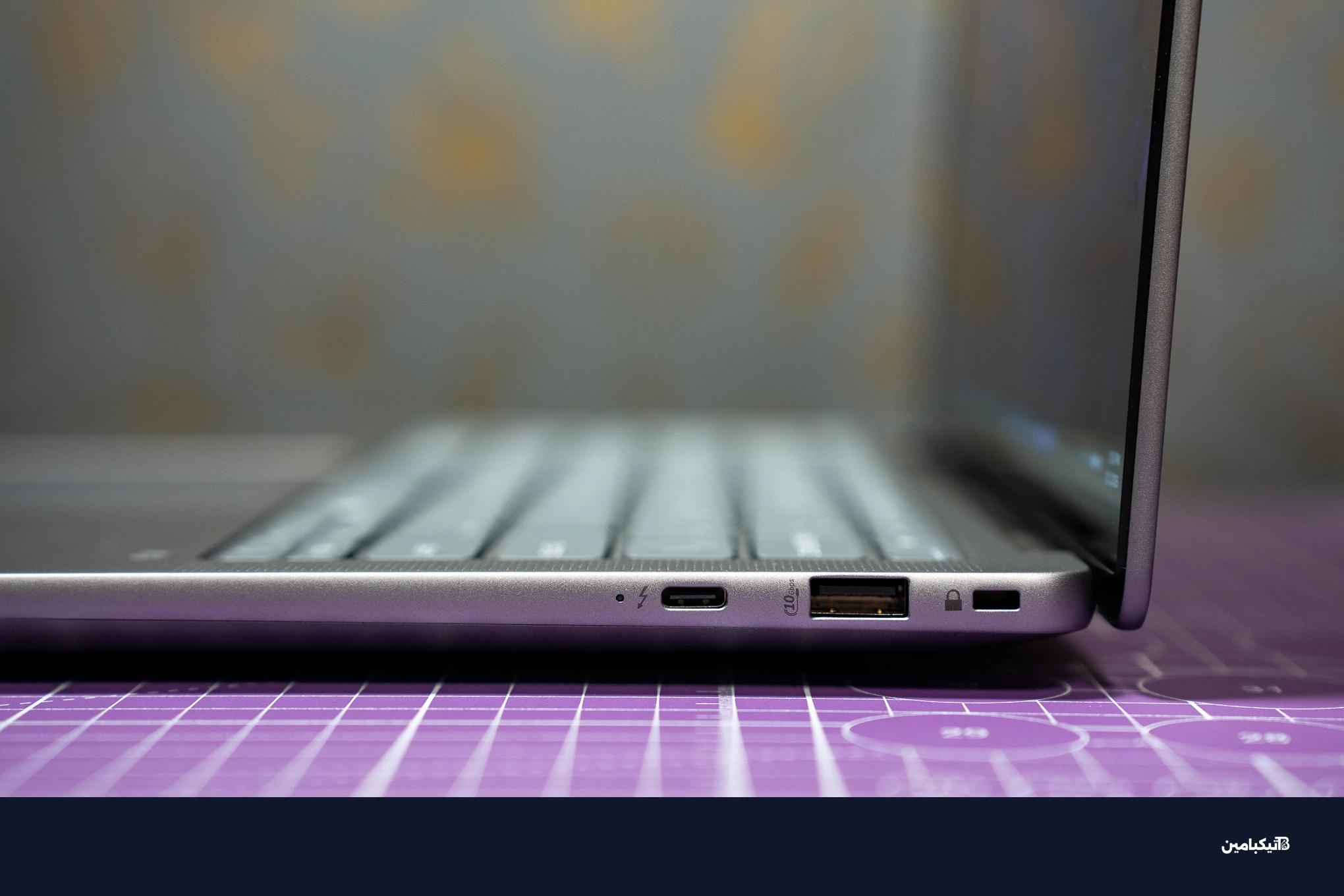 شعار ZBook على غطاء الجهاز