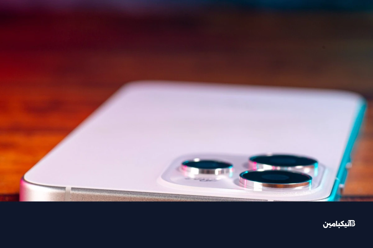 الجزء العلوي لهاتف أوبو Reno15