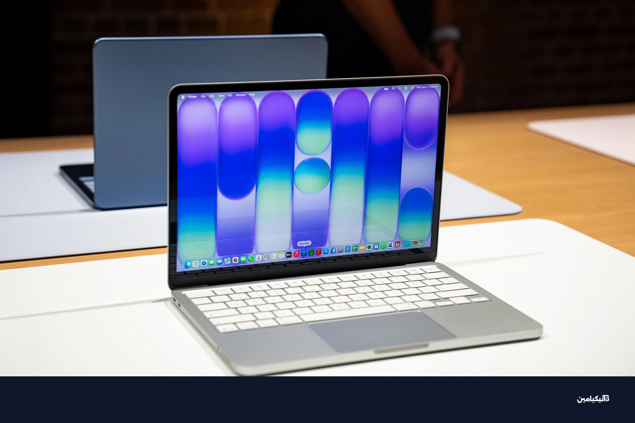 يتوفر أيضاً باللون الفضي التقليدي.