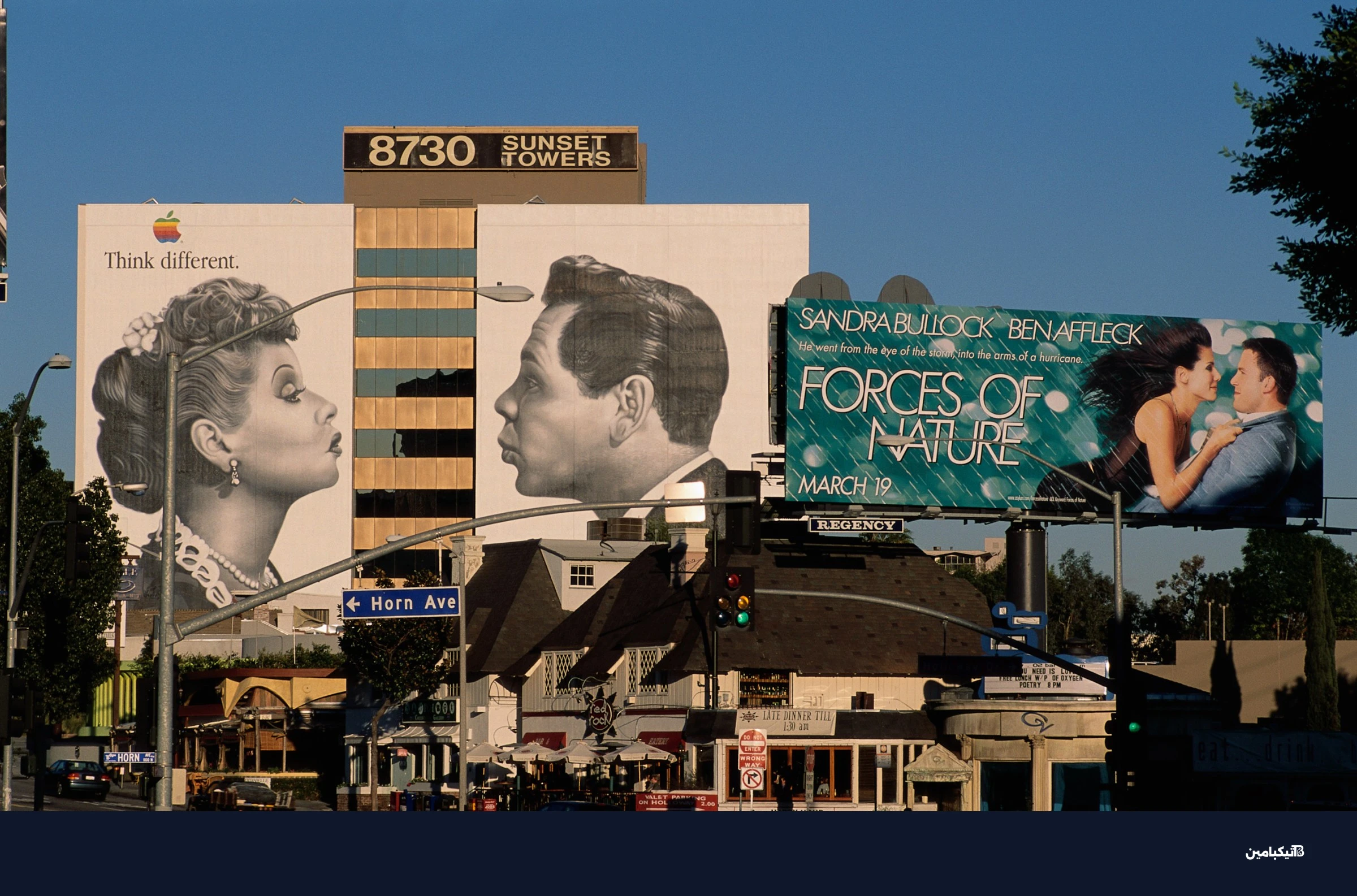 لوحة إعلانية لأبل