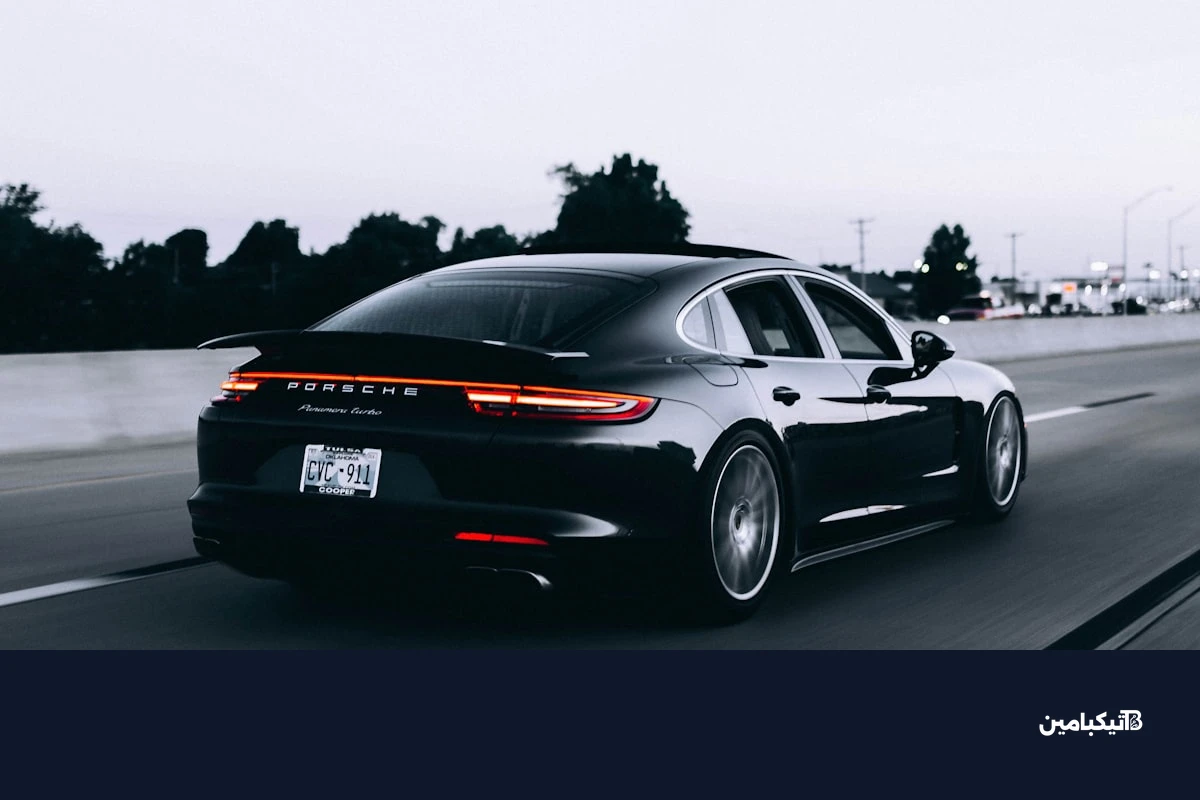 سيارة تسلا في كاليفورنيا