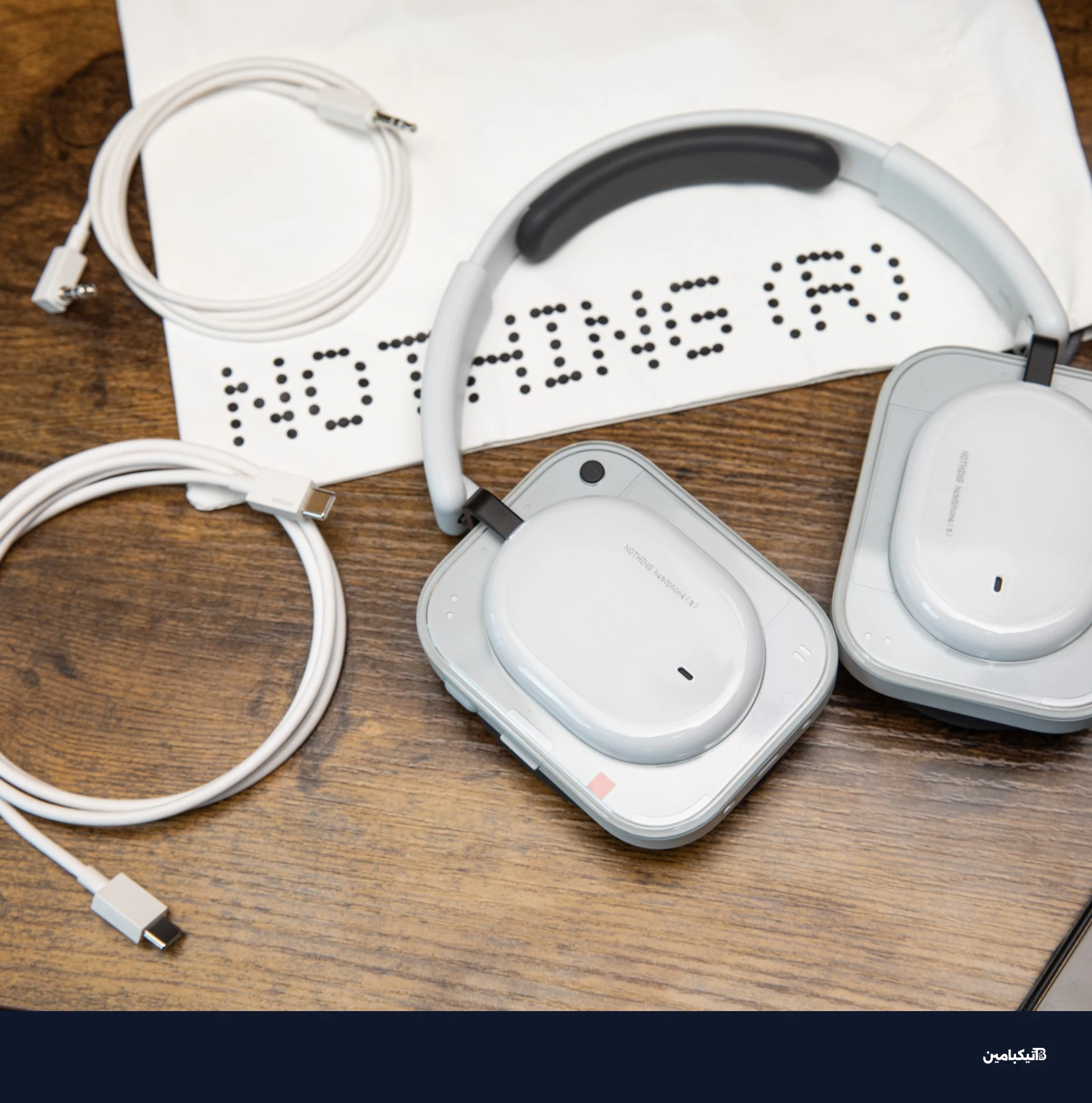 سماعات ناثينج مع الحقيبة والكابلات