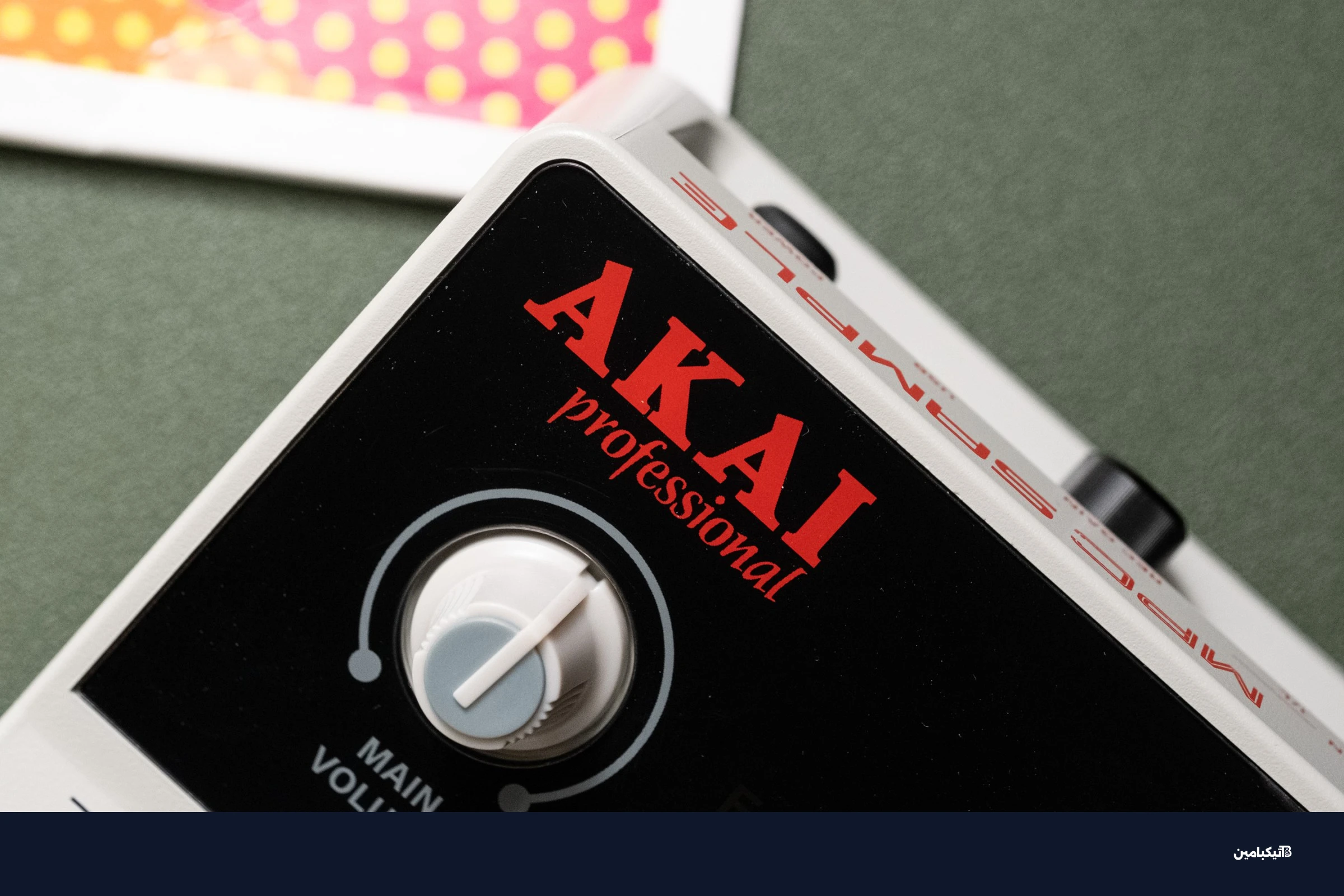 شعار Akai Professional الكلاسيكي على MPC Sample