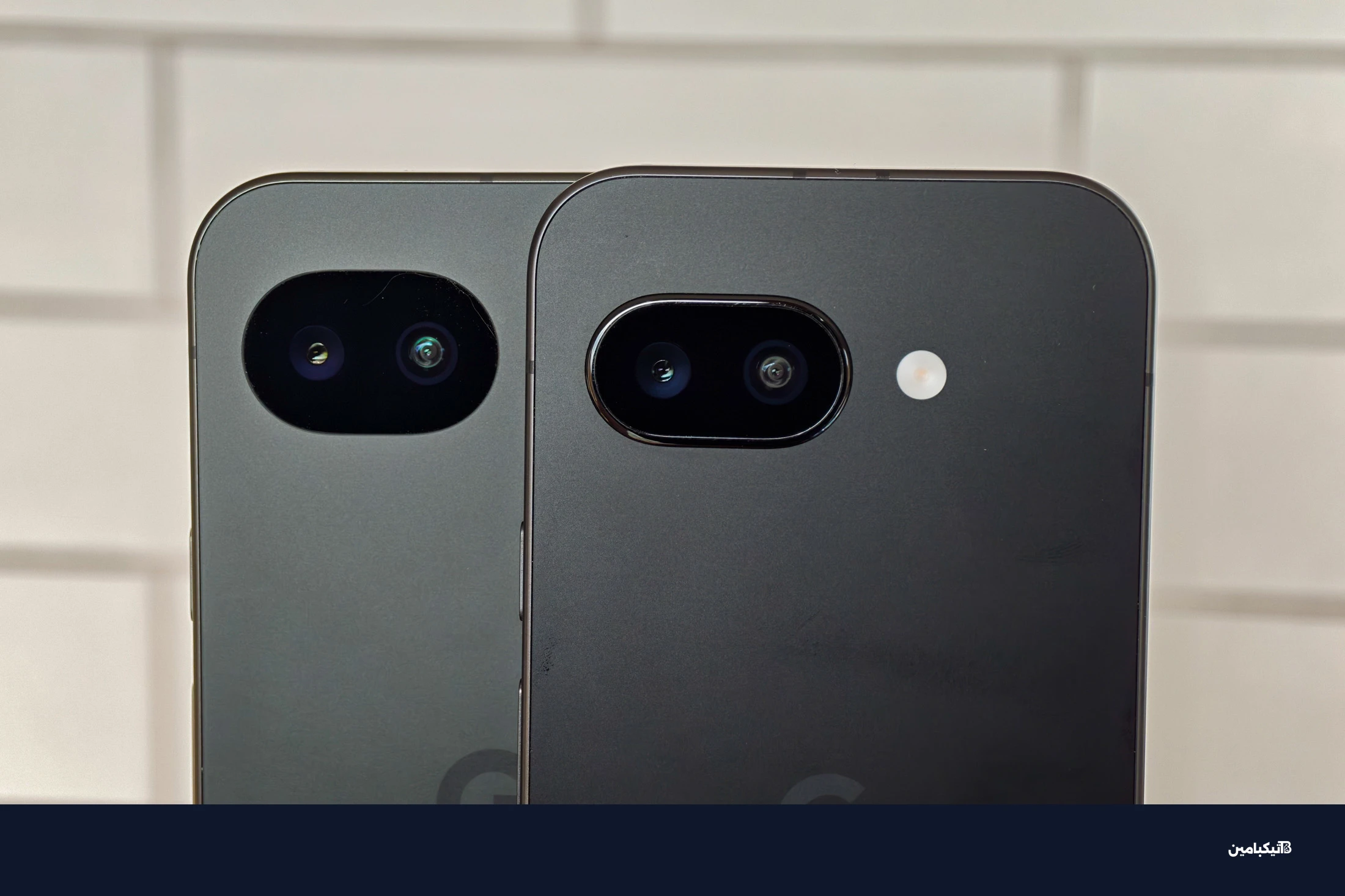 صورة جوجل Pixel 10A و9A جنباً إلى جنب أمام بلاط أبيض