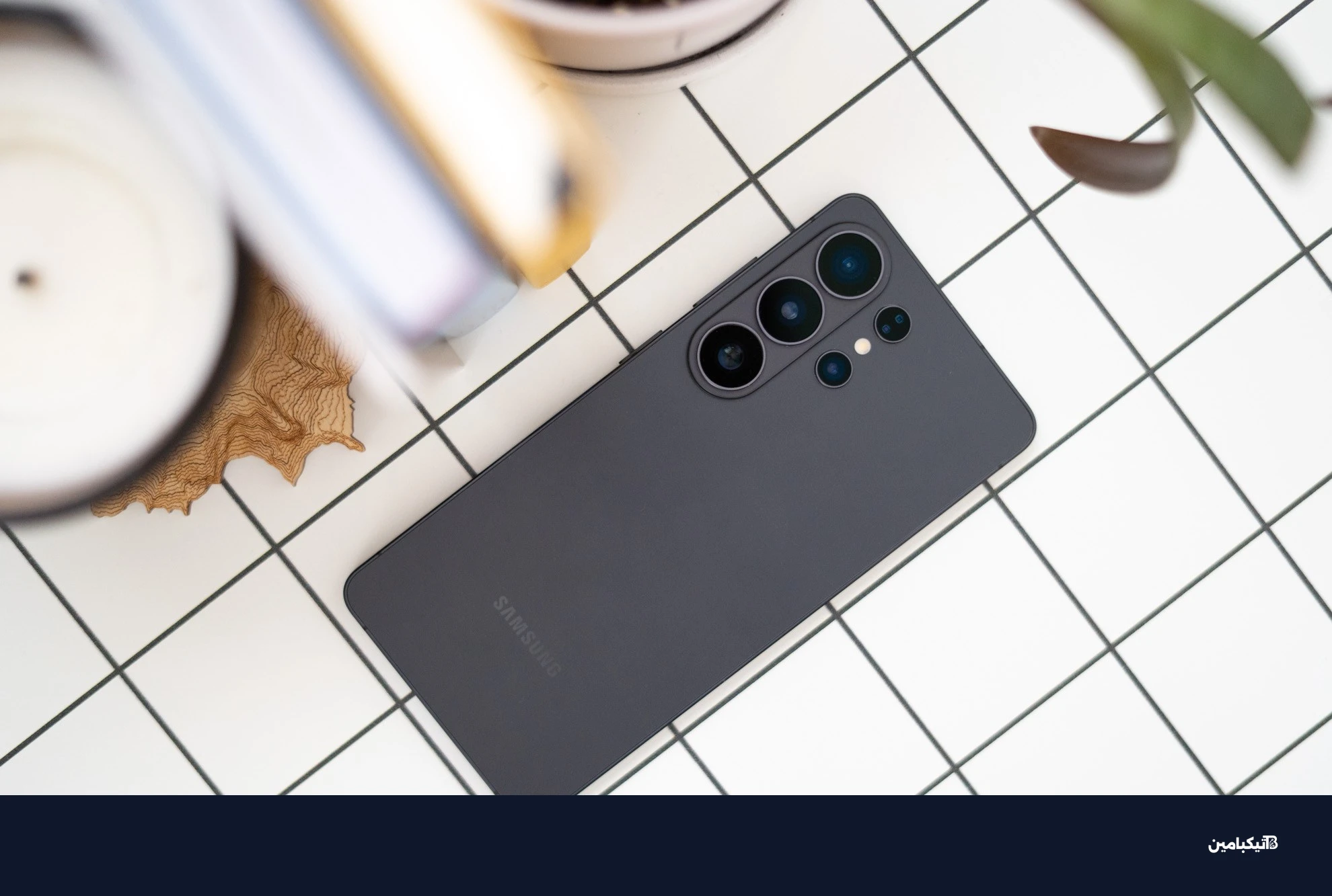 سامسونج جالاكسي S26 Ultra على مكتب