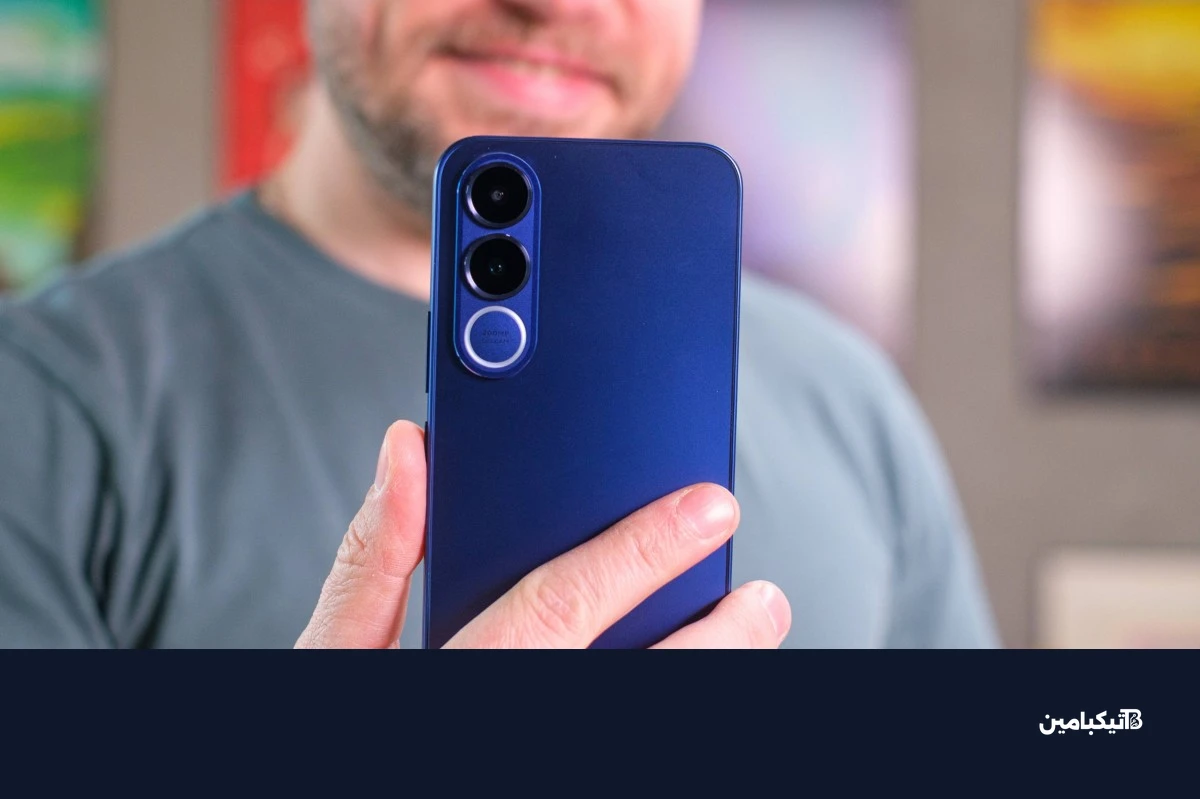 هاتف فيفو V70 FE من الخلف