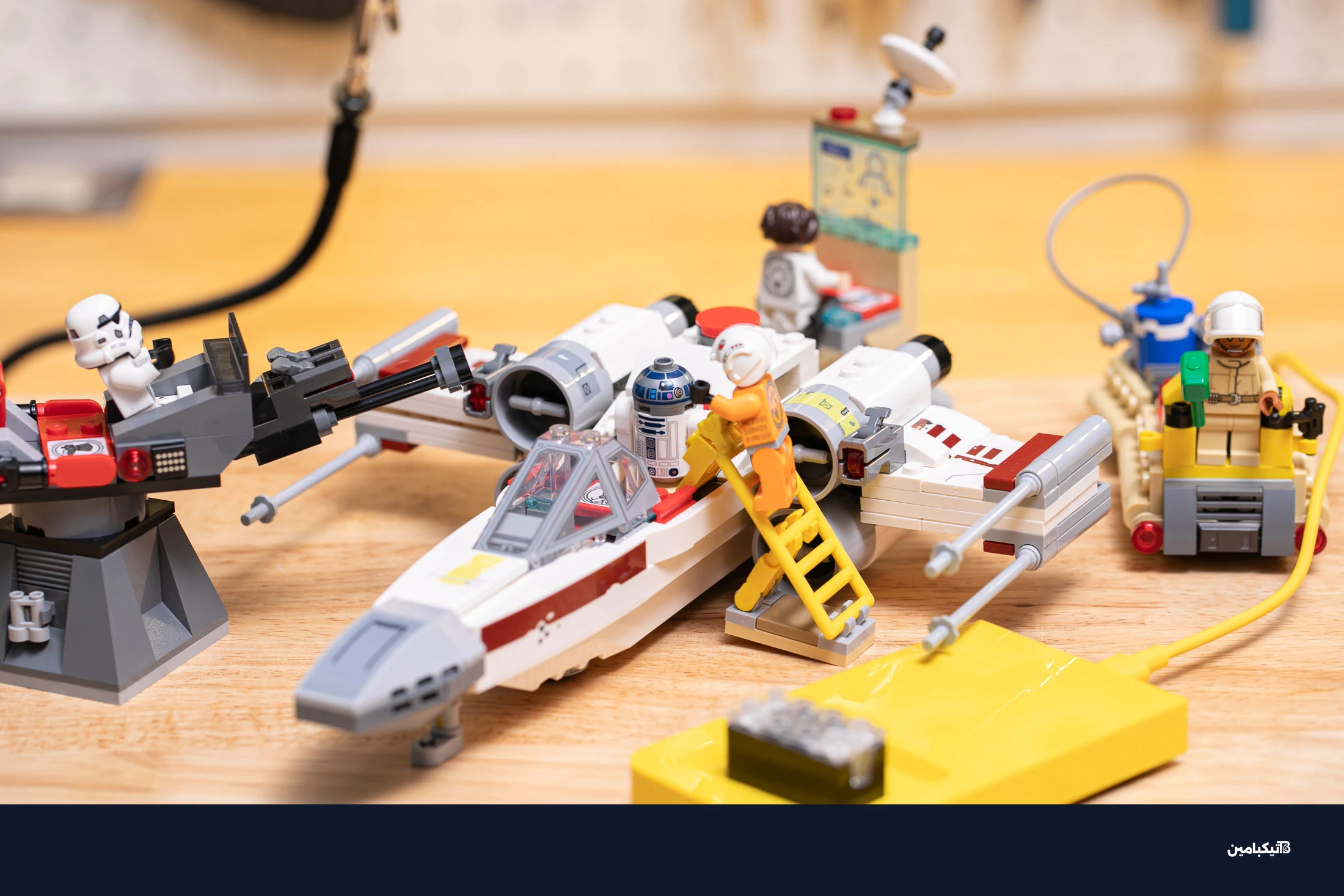 مجموعة X-wing تأتي مع محطة المسح، ونقل الوقود، وبرج إمبريالي، ومكعب ذكي واحد فقط للدوران