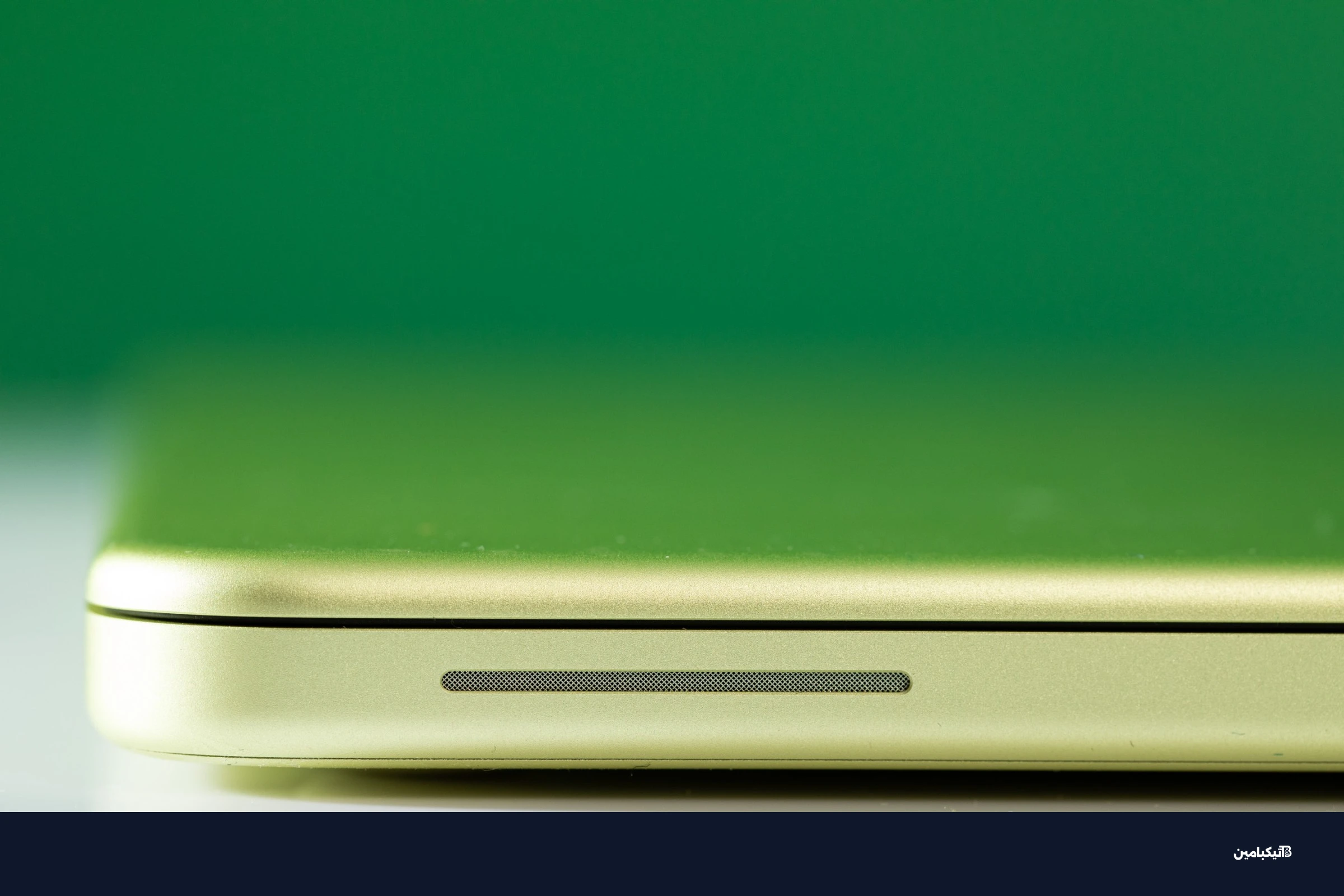 السماعة الأخرى التي أحظرها بيدي طوال الوقت