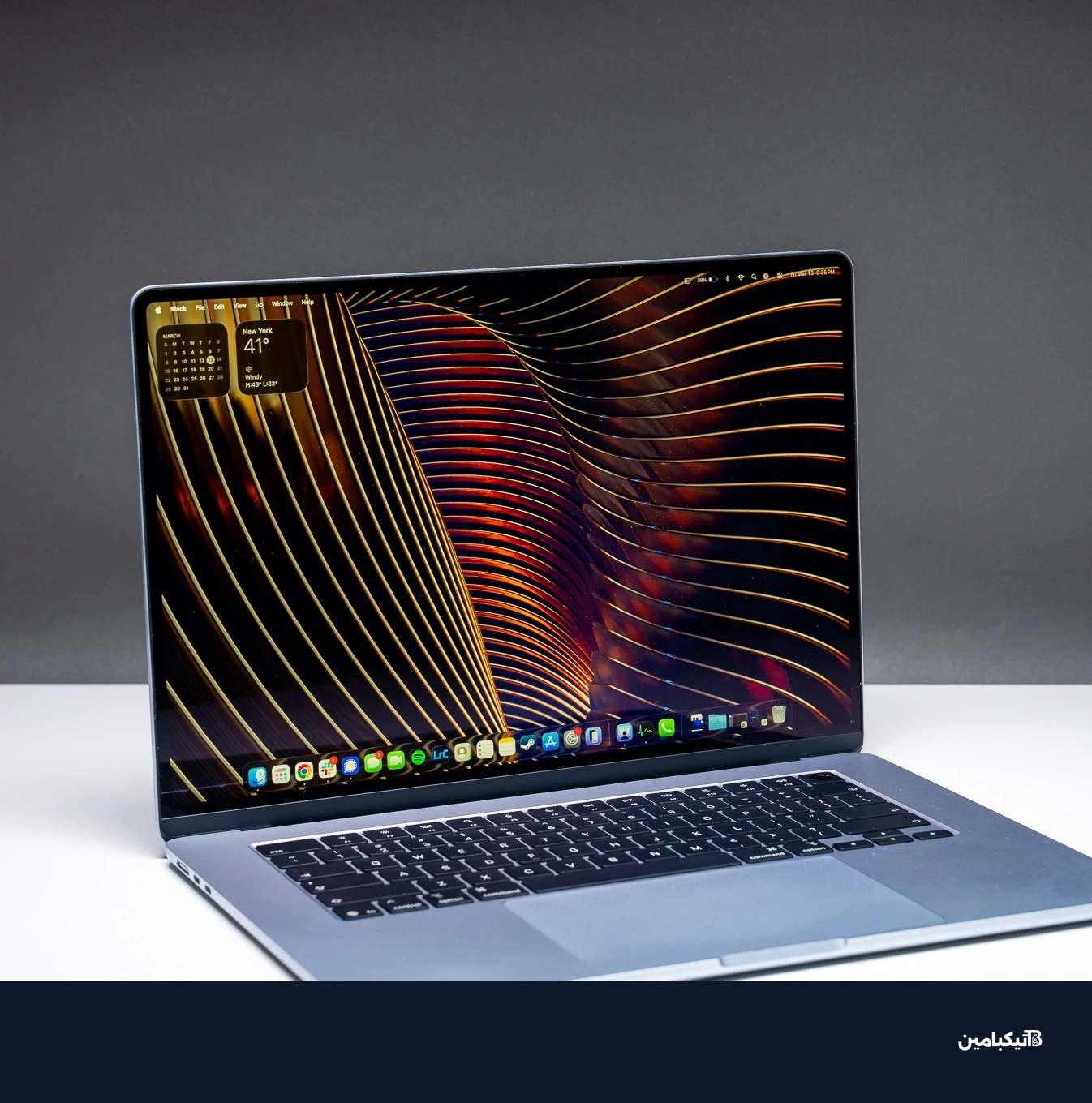 ماك بوك إير 15 بوصة بمعالج M5