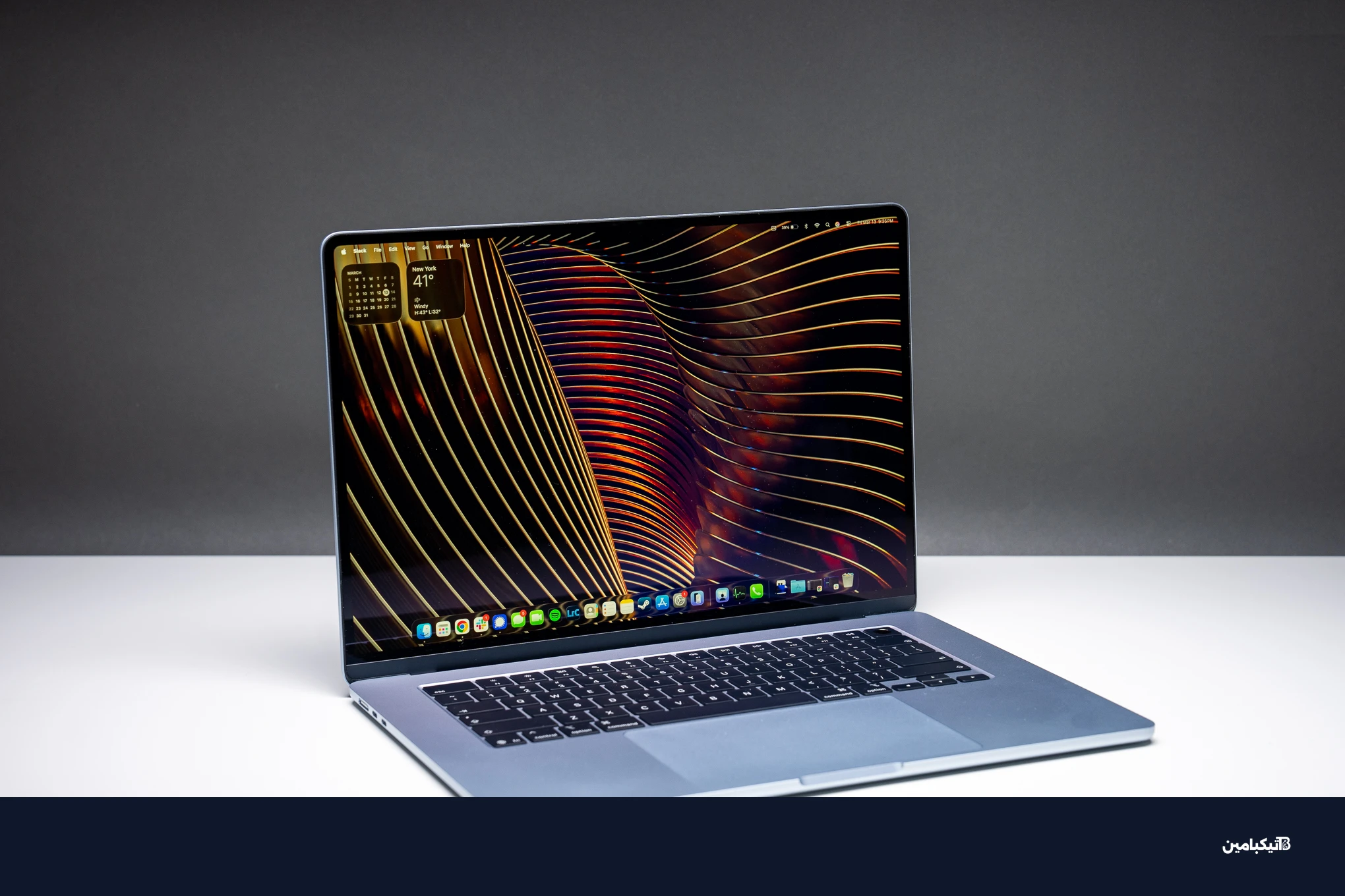 ماك بوك إير 15 بوصة بتصميم نحيف