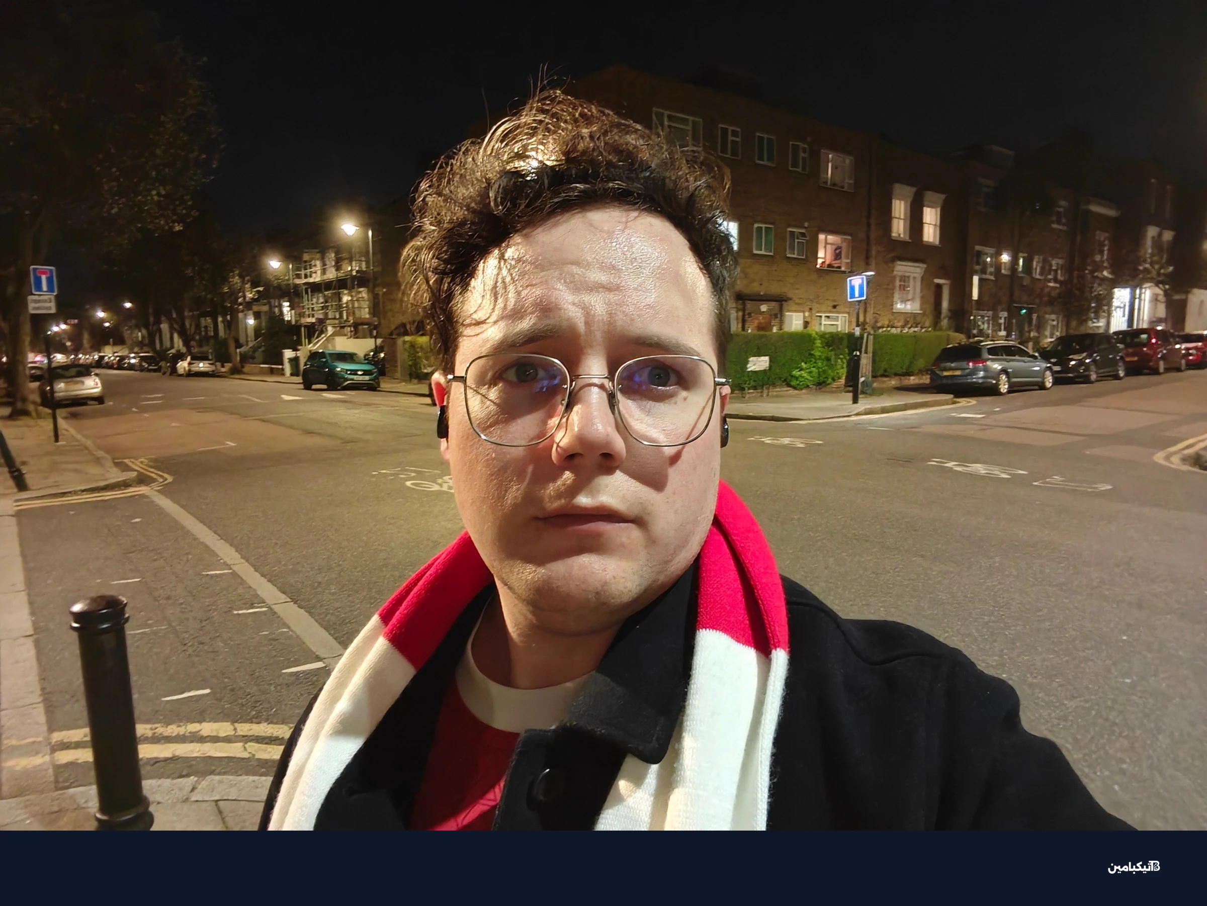 ليست سيئة لصورة سيلفي تم التقاطها في الليل.