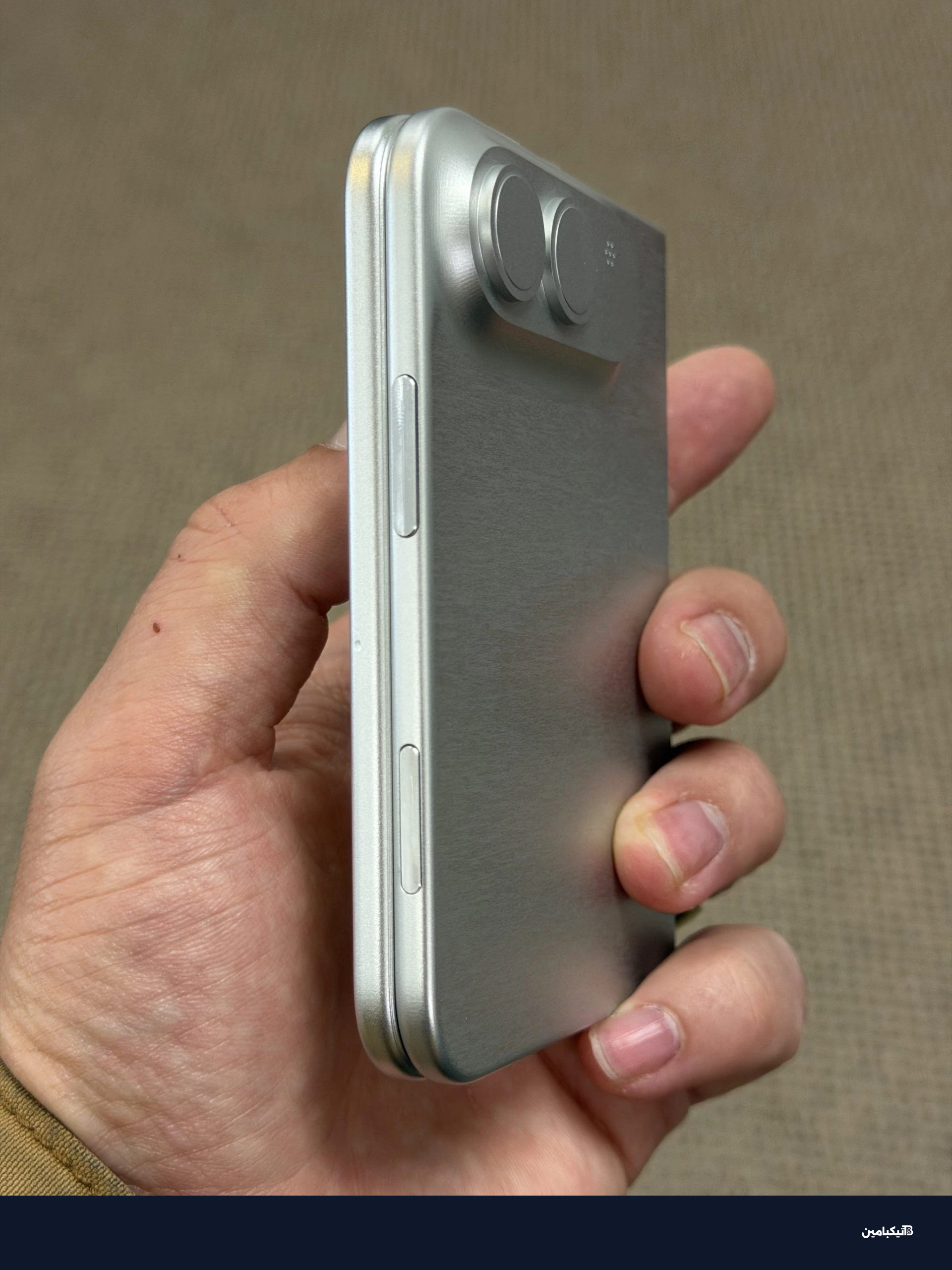 أزرار التحكم في آيفون ألترا القابل للطي