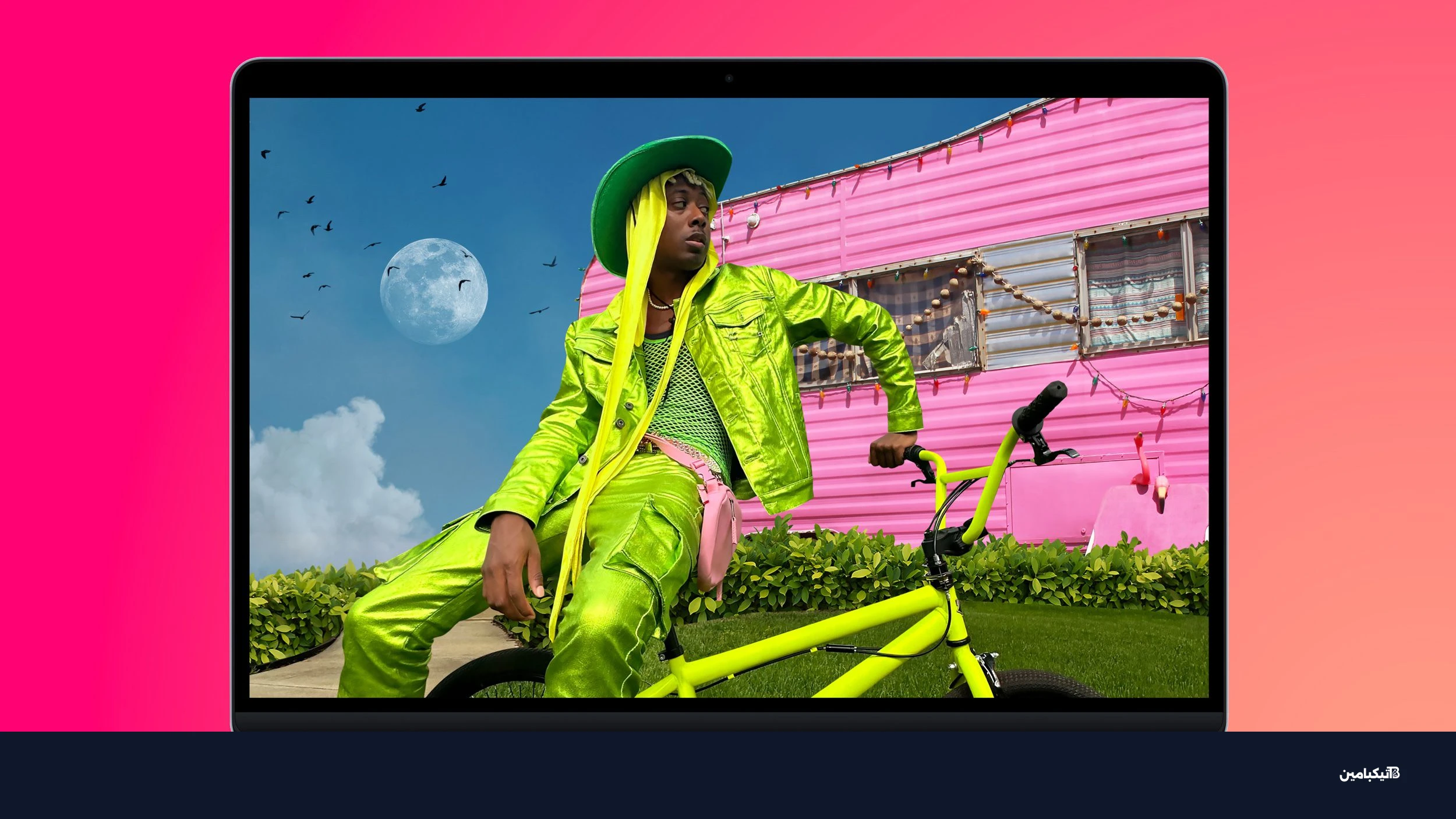 أبل ماك بوك إير M5 باللون الوردي