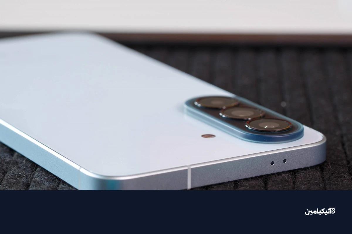 الجزء العلوي من إطار هاتف سامسونج Galaxy A57