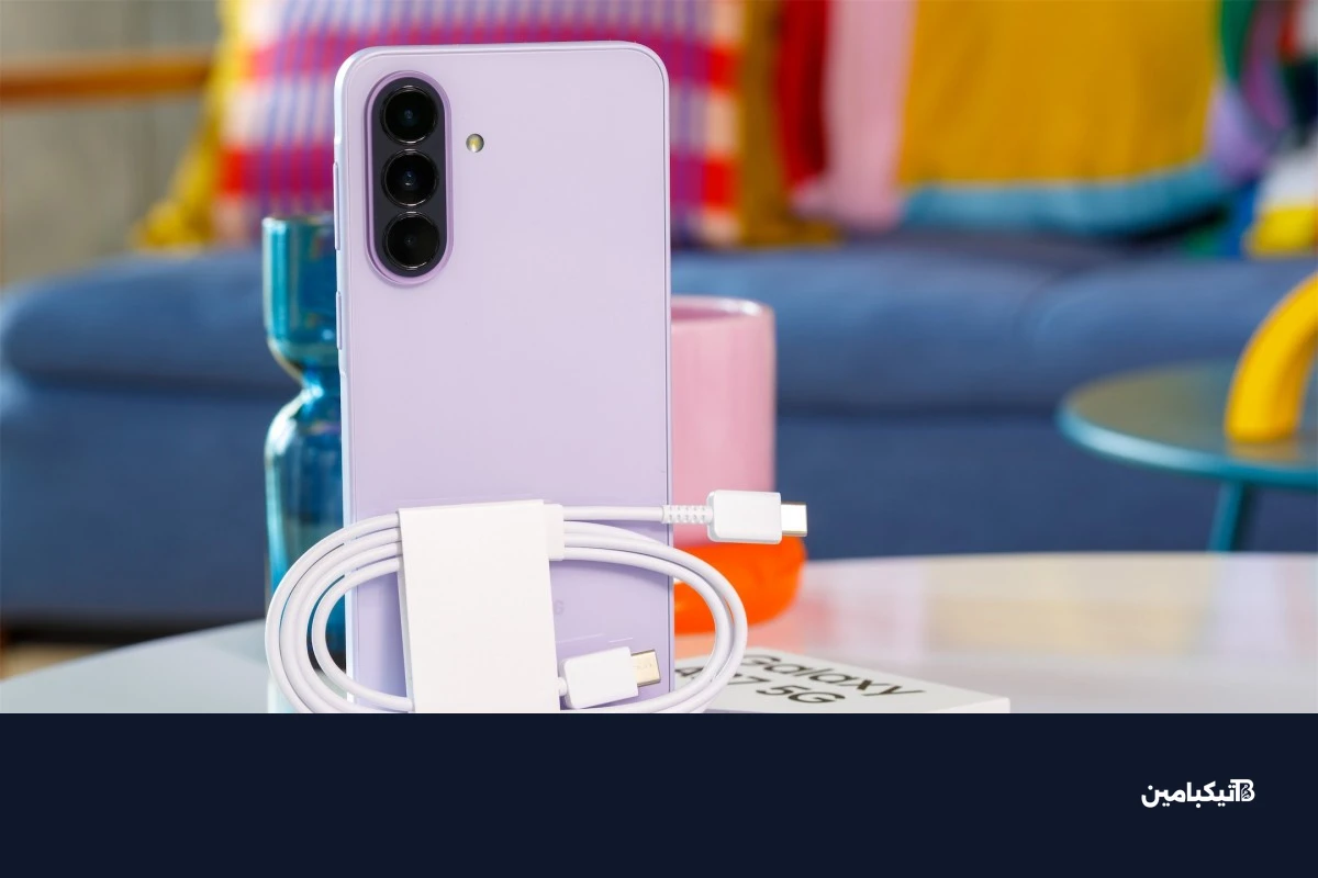 هاتف سامسونج جالاكسي A37 في جلسة التصوير والمراجعة باللون البنفسجي