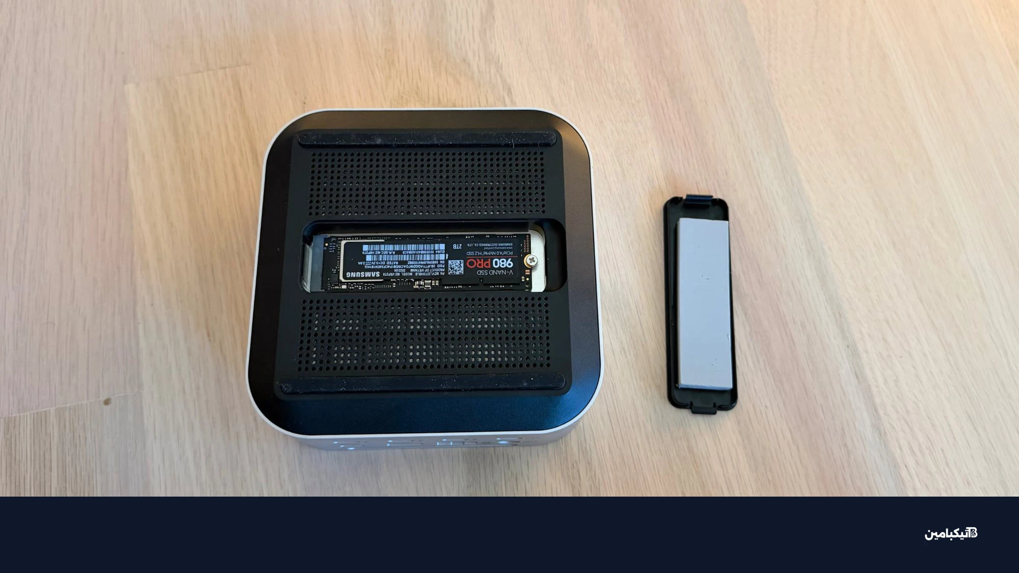 عملية تركيب وحدة SSD في منصة CubeDock
