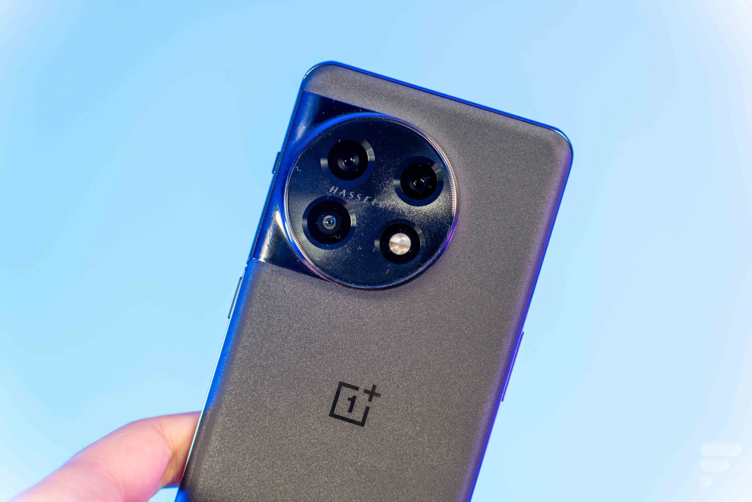 صورة OnePlus 13
